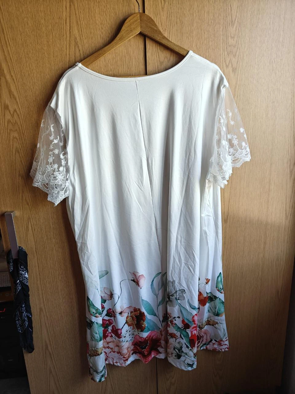 White dress – photo 2